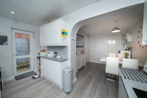 KITCHEN/DINER- click for photo gallery